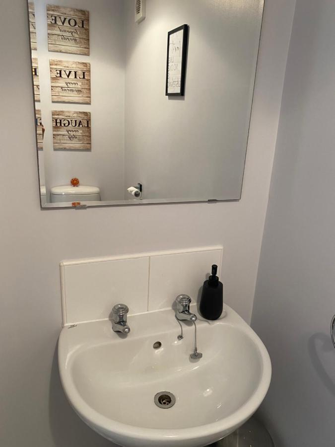 Coventry City Centre Townhouse With Private Parkingヴィラ エクステリア 写真